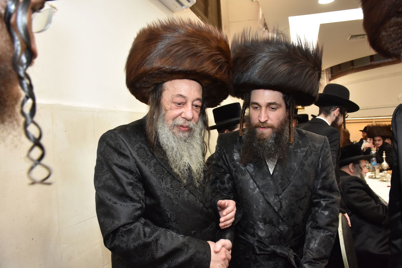 החתן הבנש"ק ענד שעון זהב שקיבל מהמחותן | תיעוד 