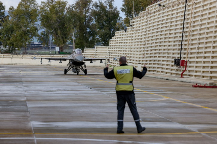 מטוס F-16 בבסיס חיל האוויר רמת דוד