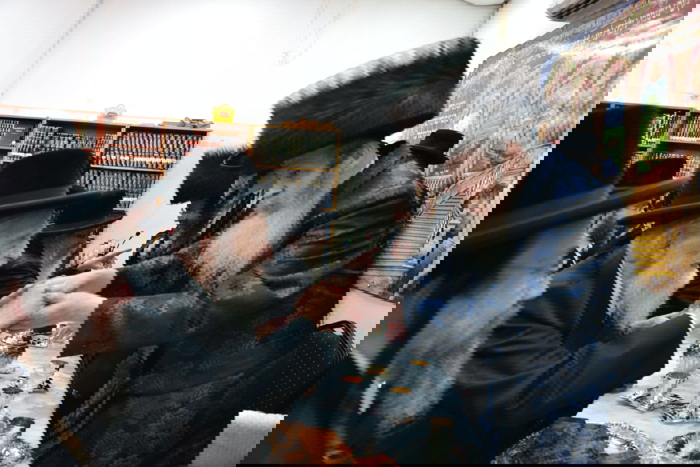 אירוסין בחצרות לויעב טשערנוביל - שומרי אמונים אשדוד