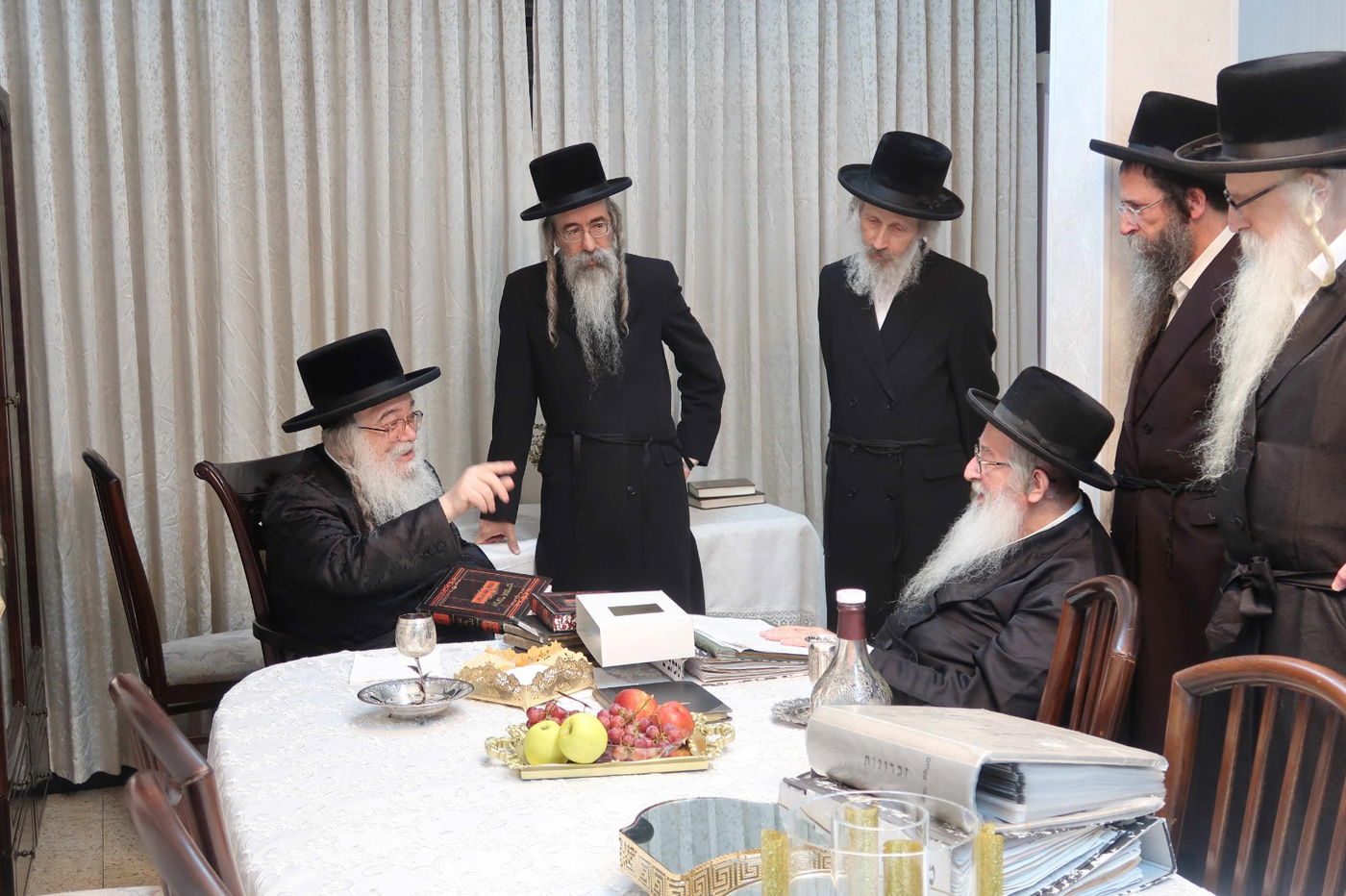 האדמו"ר מדארג בביקור אצל הגה"ח ר' אפרים פישל שטיין