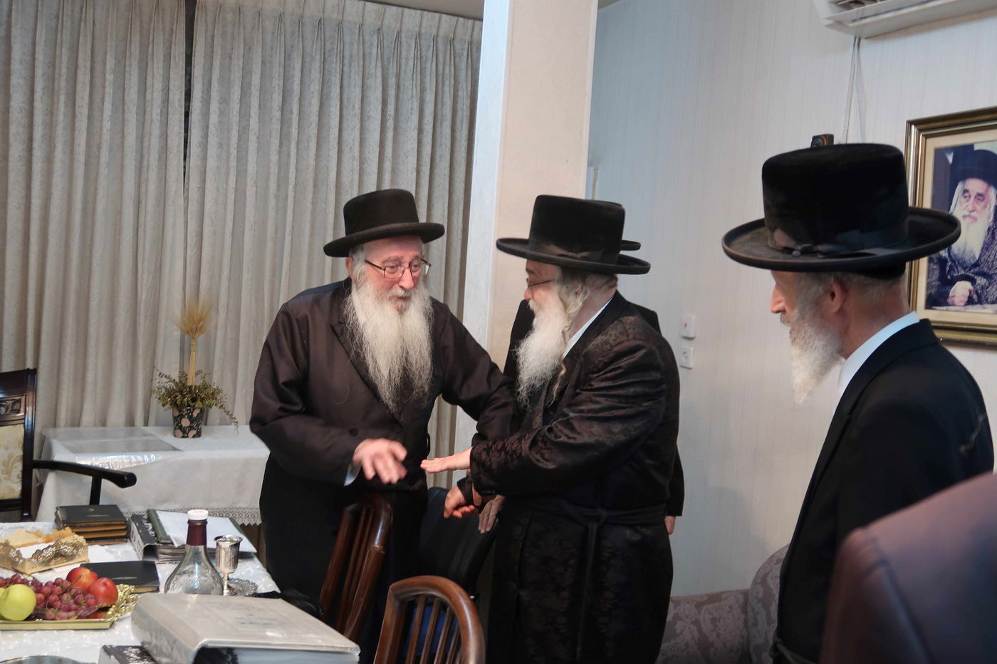 האדמו"ר מדארג בביקור אצל הגה"ח ר' אפרים פישל שטיין