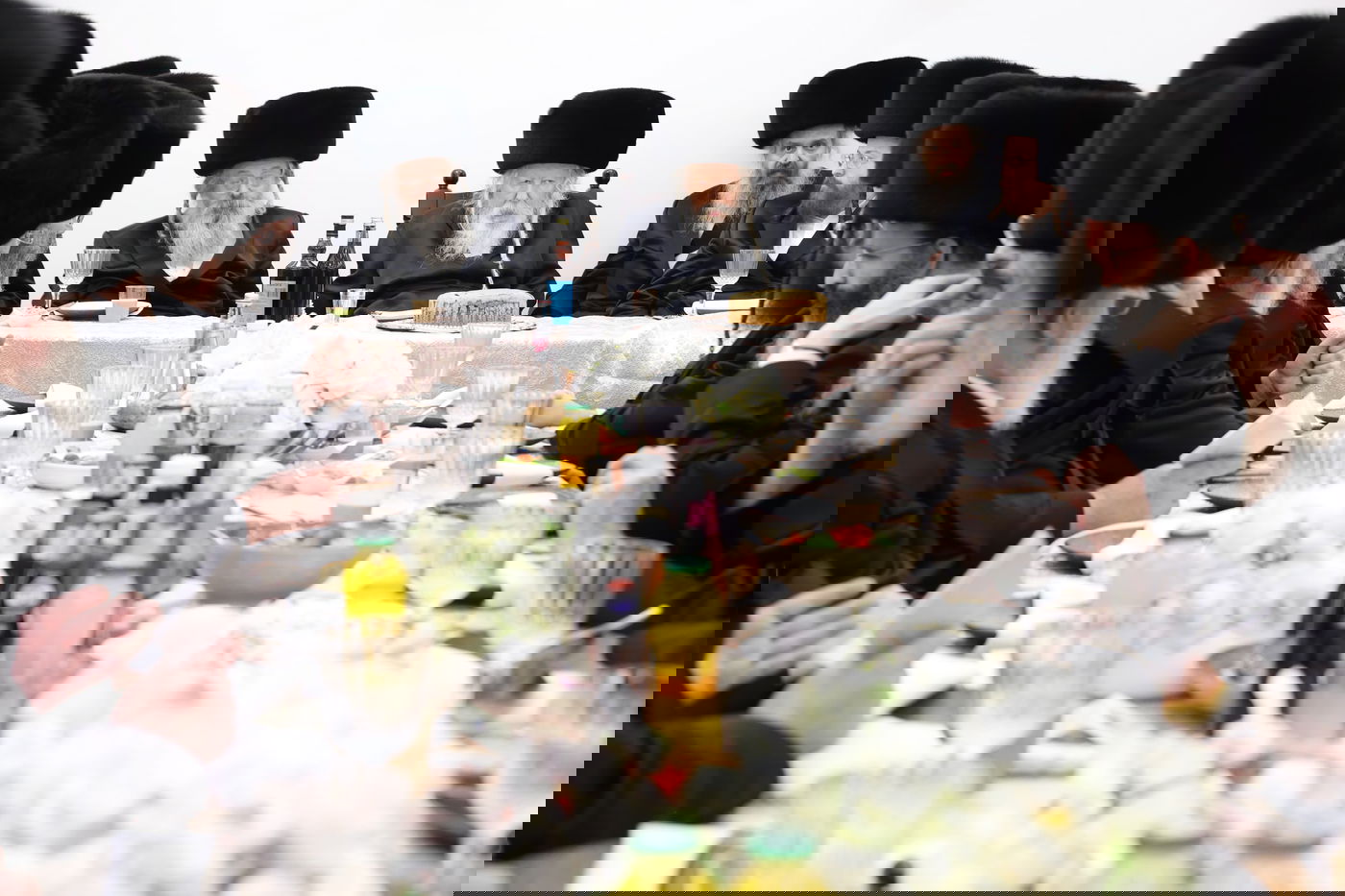 האדמו"ר מגור במלווה מלכה בערד 