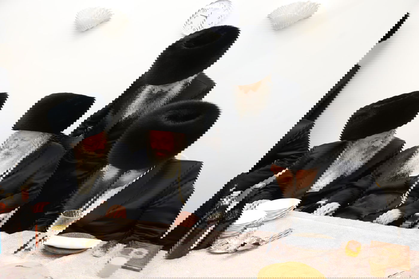 האדמו"ר מגור במלווה מלכה בערד 