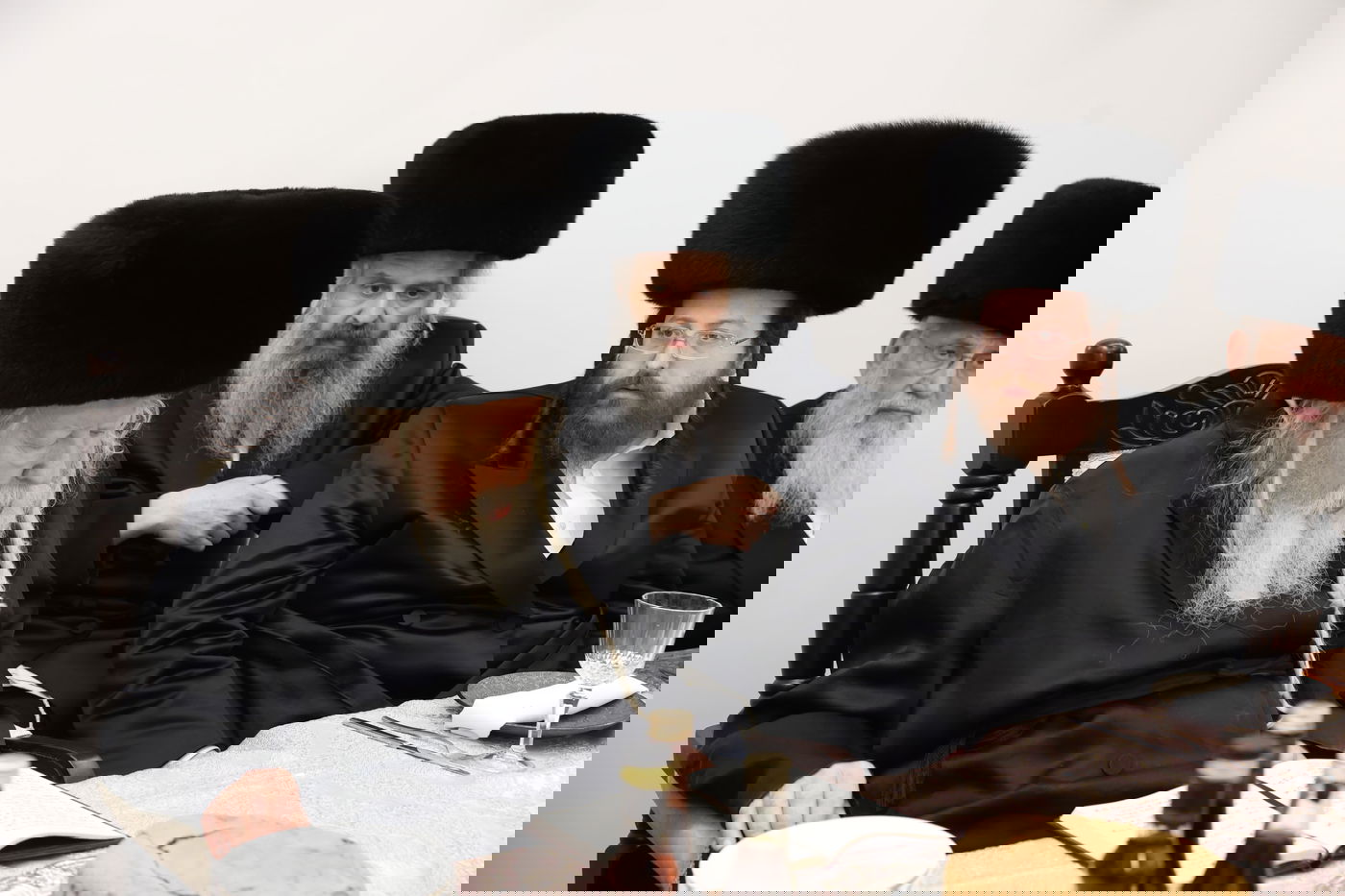 האדמו"ר מגור במלווה מלכה בערד 