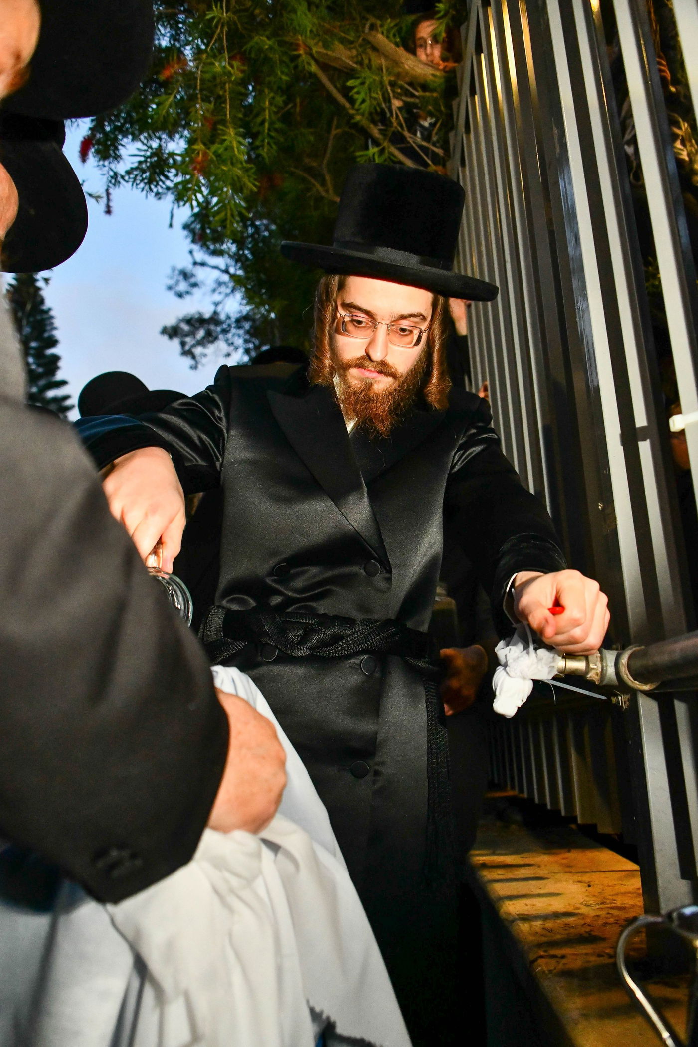 האדמו"ר מסאדיגורה בשאיבת מים שלנו 