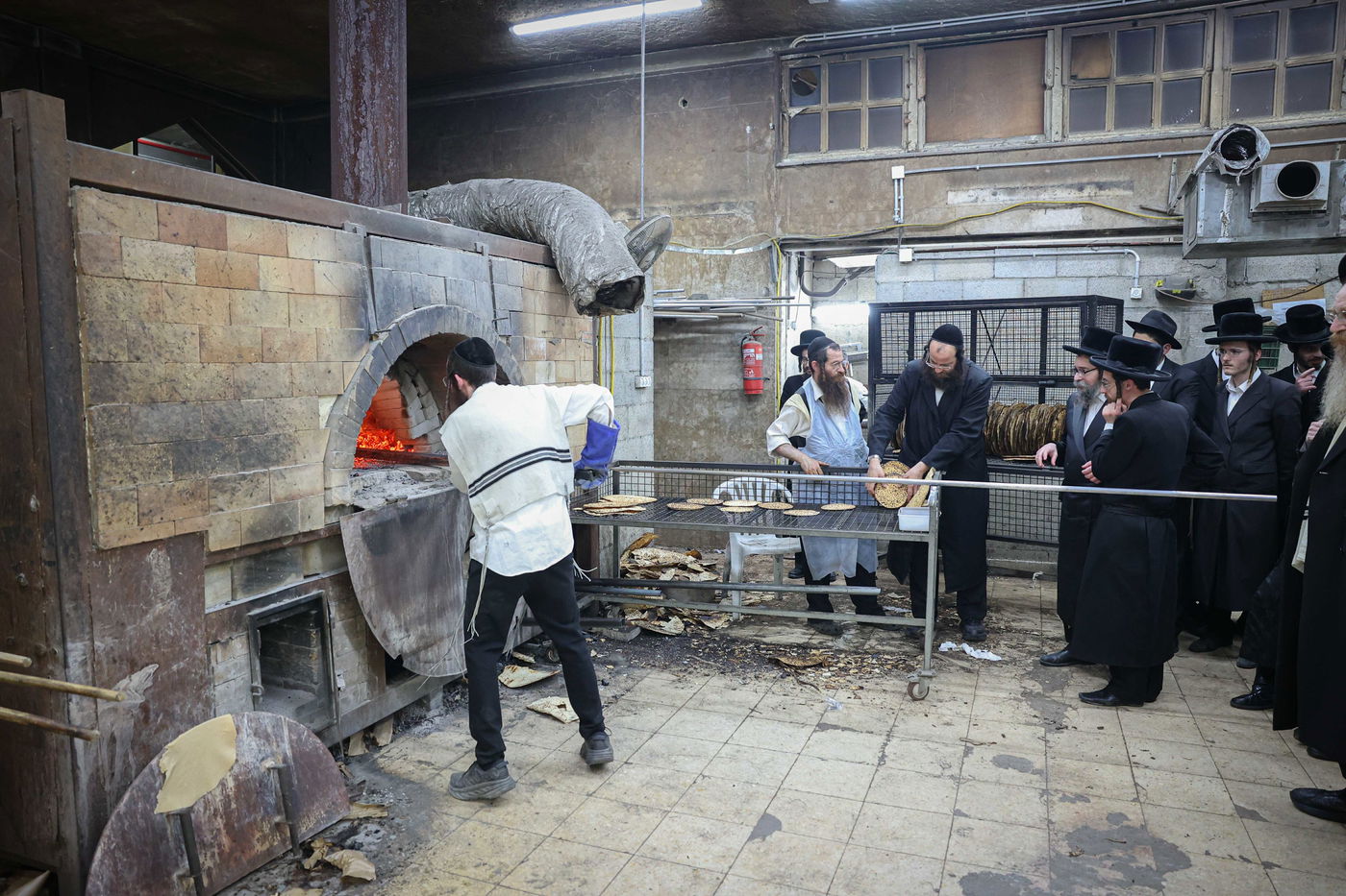 האדמו"ר מסקולען ירושלים באפיית מצות