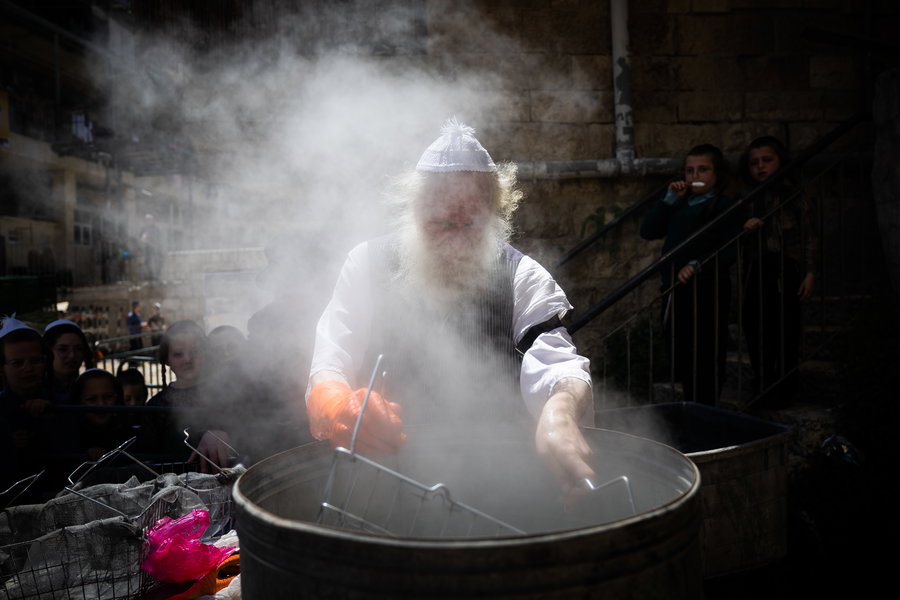 הרב בנימין חותה עם כל הלכות מכירת חמץ, קניית מתנה לאישה ודיני ערב פסח