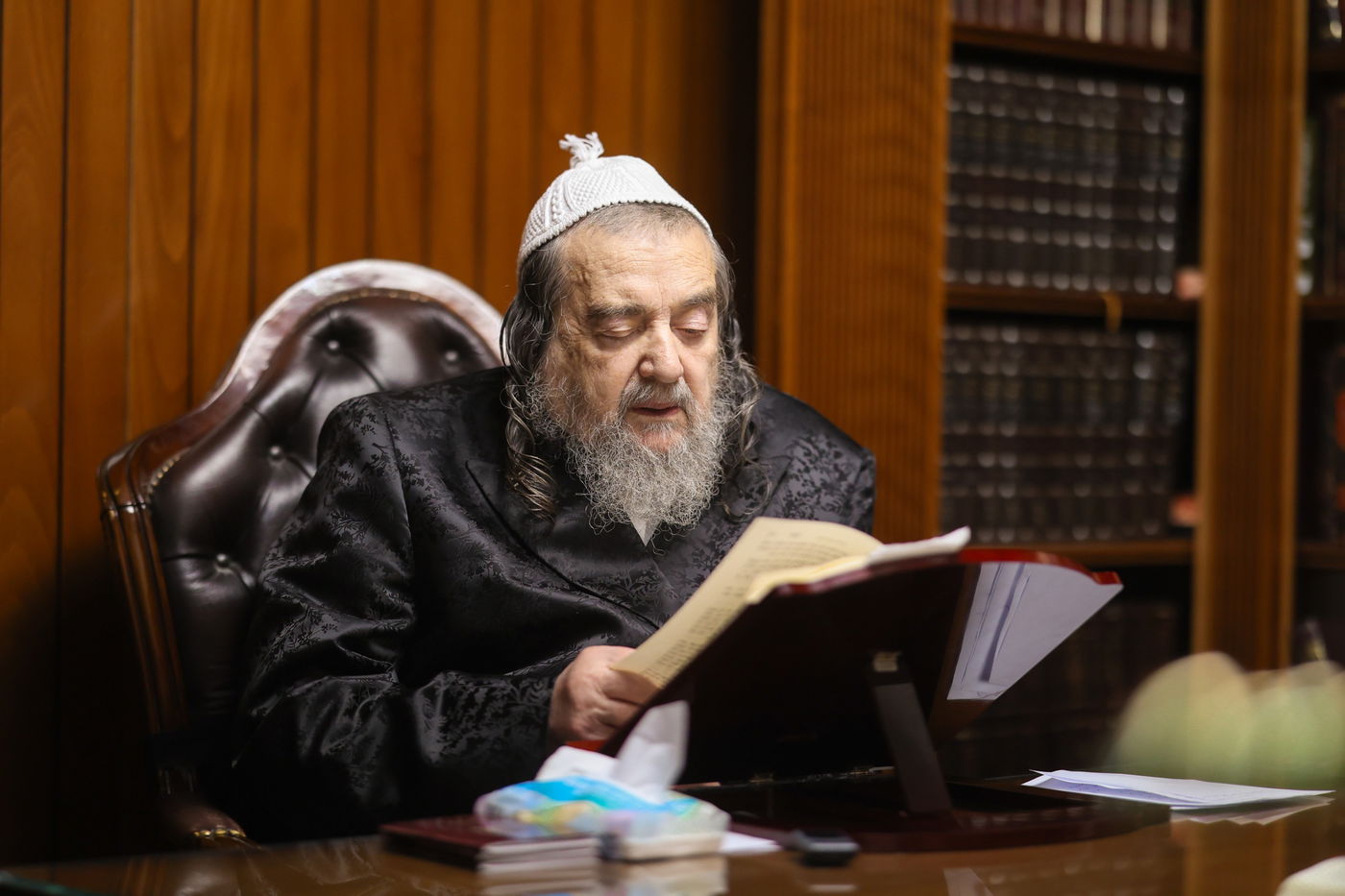 האדמו"ר מפינסק קארלין עם הגרי"מ שעכטער