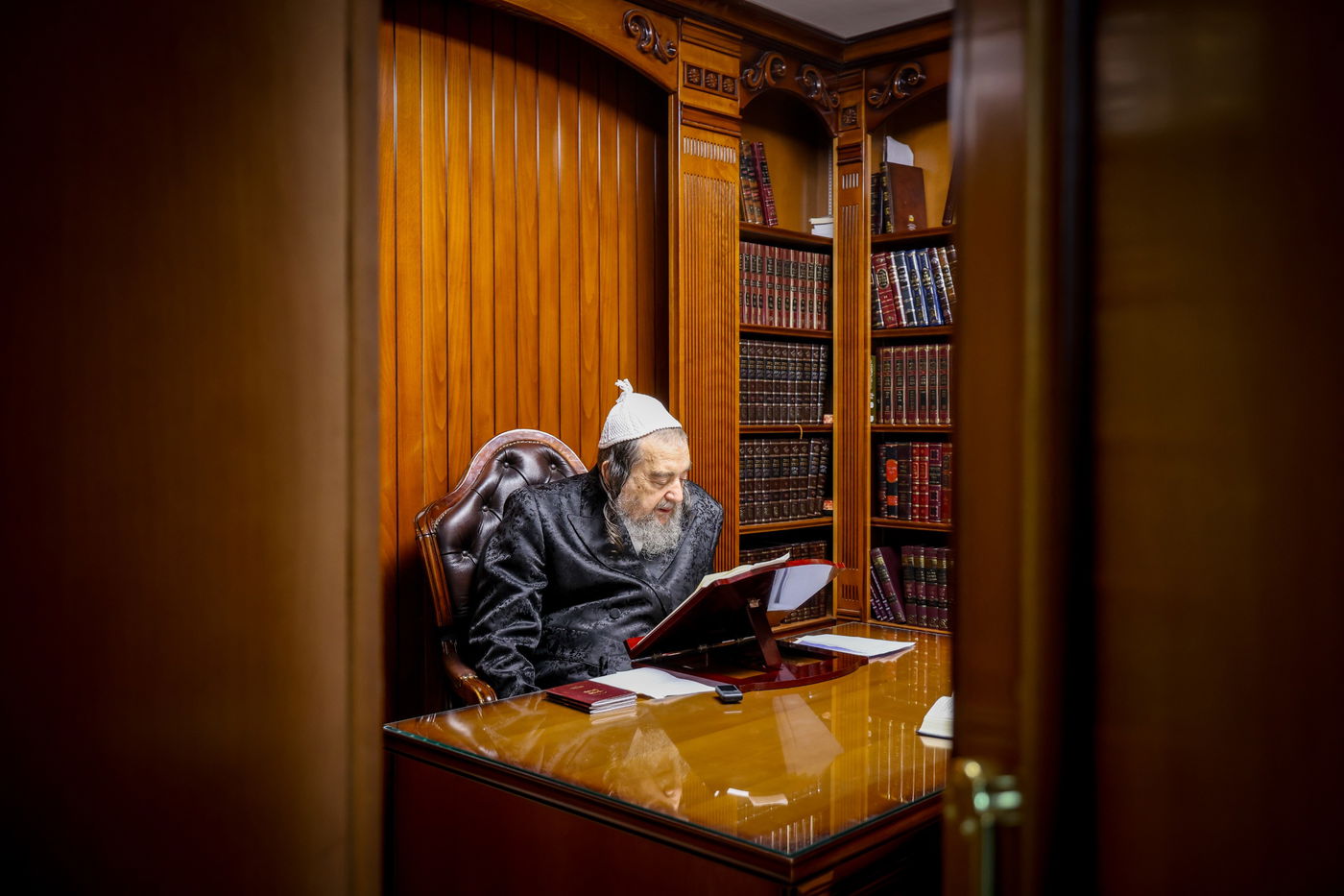 האדמו"ר מפינסק קארלין עם הגרי"מ שעכטער