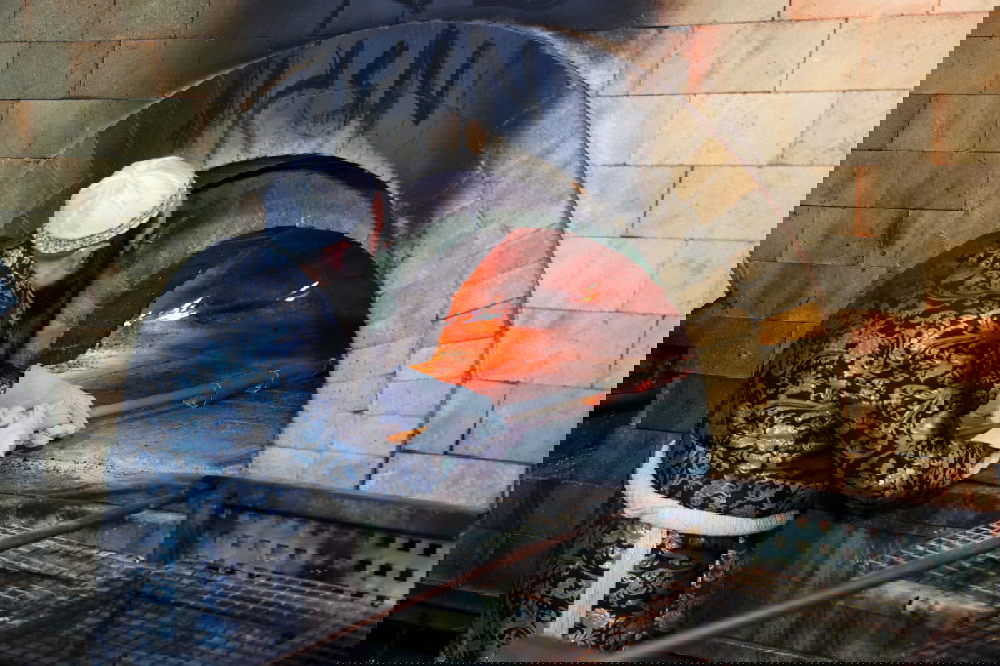 האדמו"ר ממעזבוז באפיית מצות