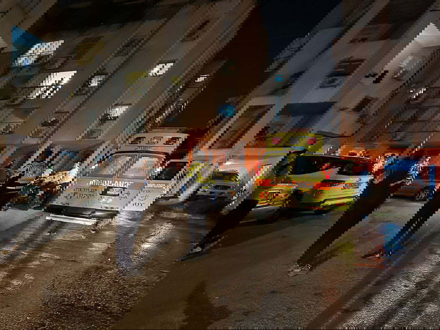 בני ברק: עשרות נפגעים פונו באישון לילה לבתי חולים בעקבות שריפה