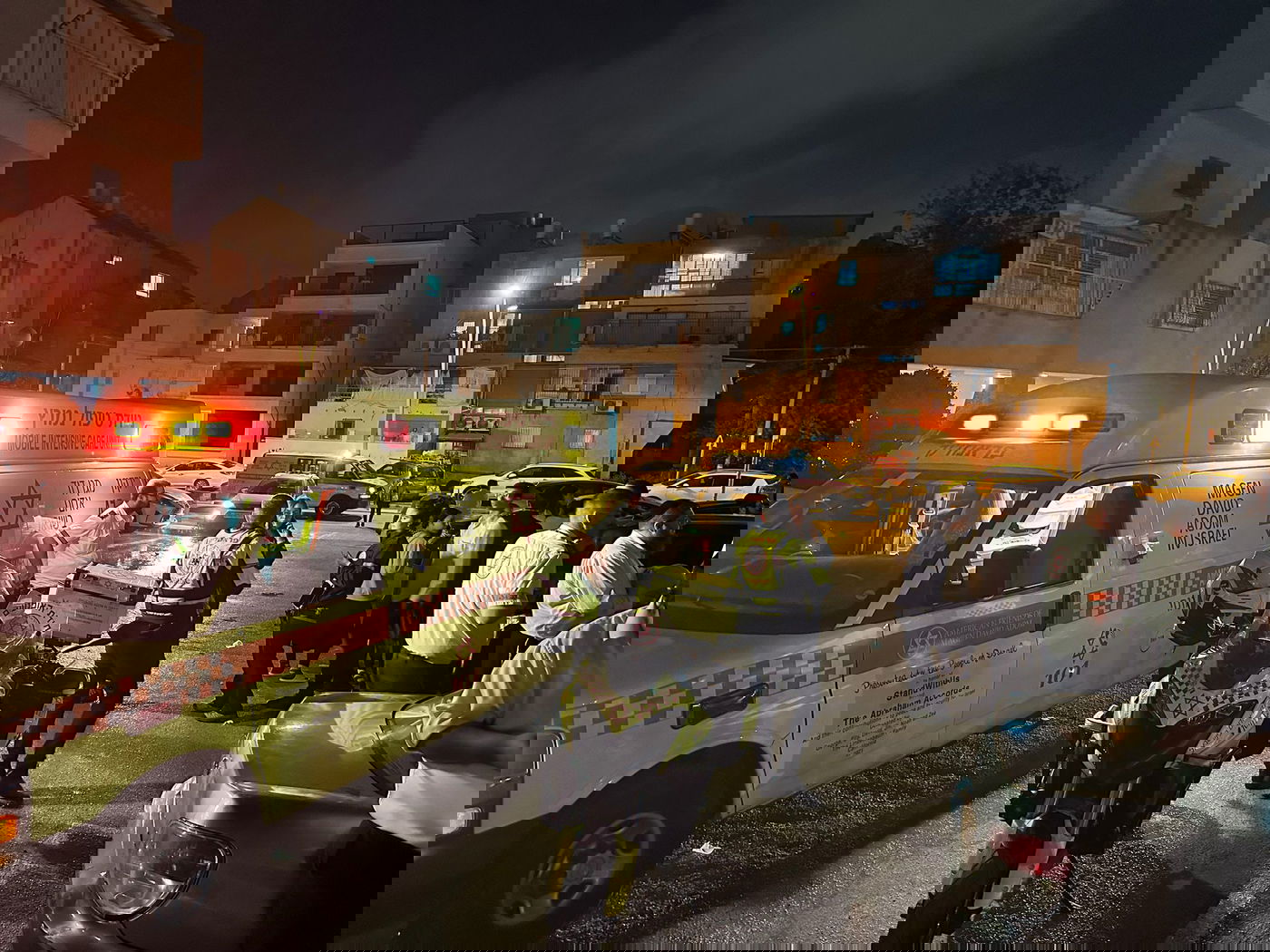 בני ברק: עשרות נפגעים פונו באישון לילה לבתי חולים בעקבות שריפה