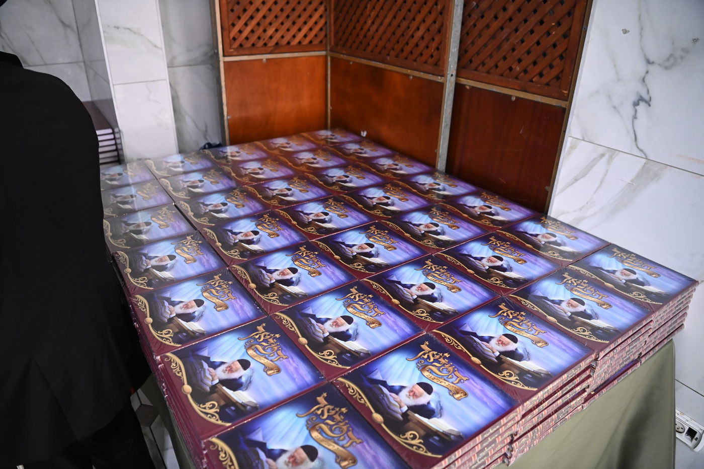 הכנסת ספר תורה לבית הגר"ח קנייבסקי