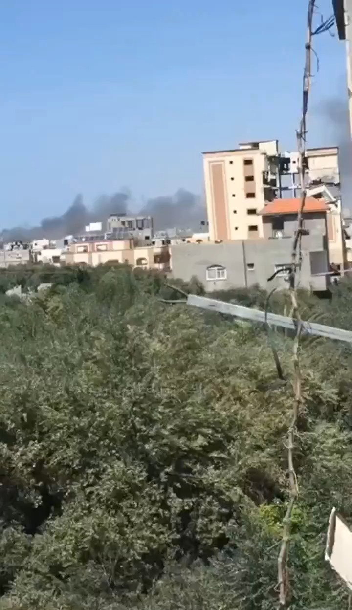 הקש בגג, טיל ואין בניין