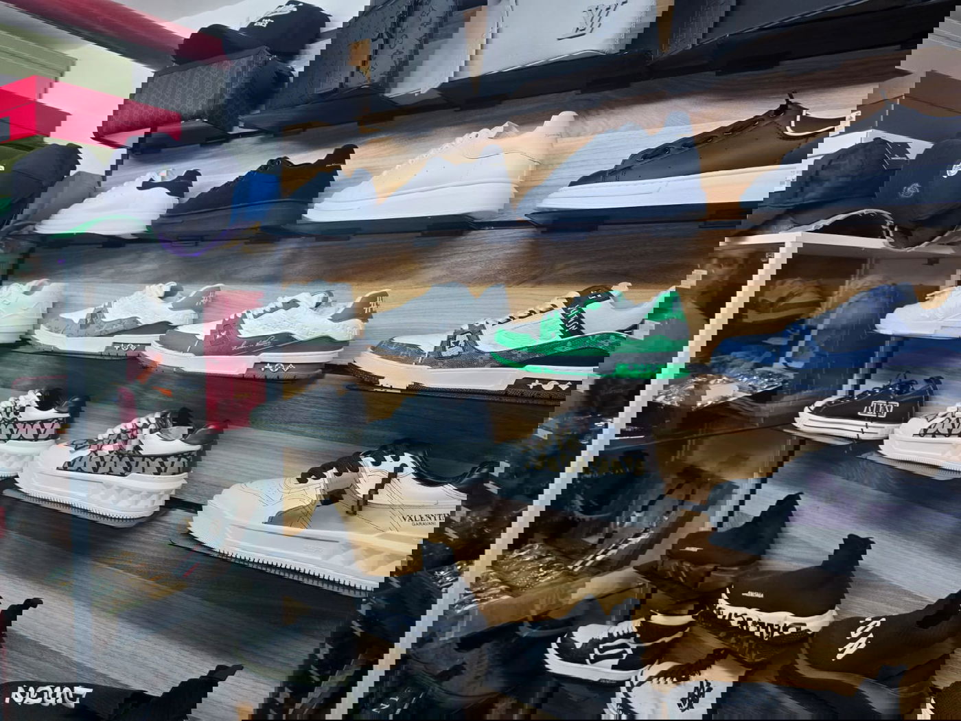 בני זוג מכרו מותגי יוקרה מזויפים בחנות פיראטית - ונעצרו