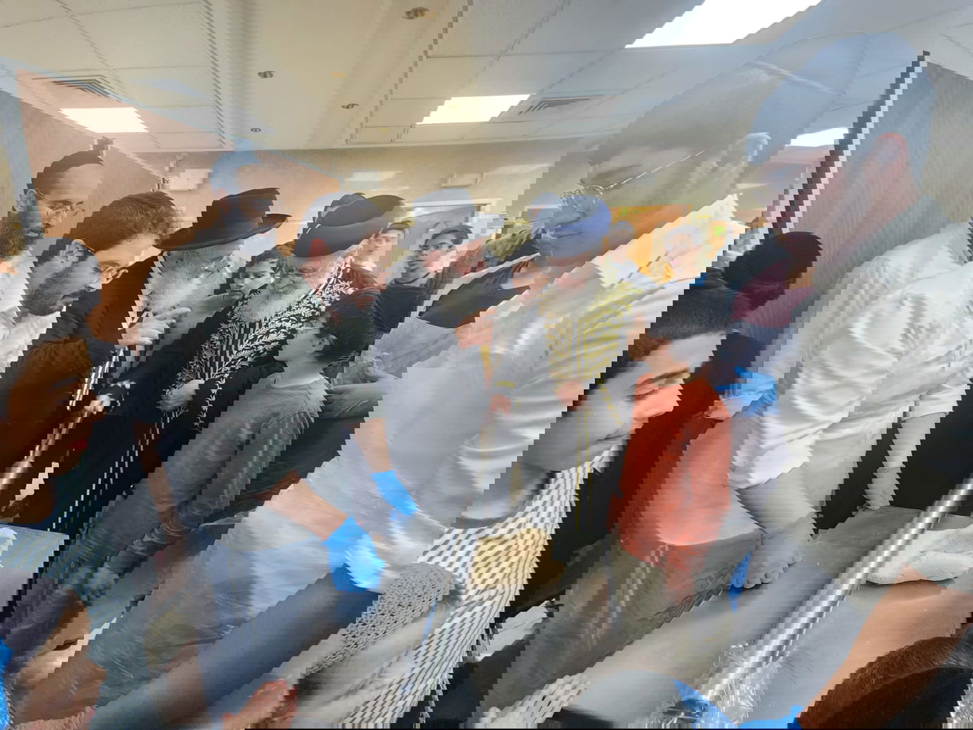 הראשון לציון באפיית מצות אצל חבר בית הדין הגדול | תיעוד