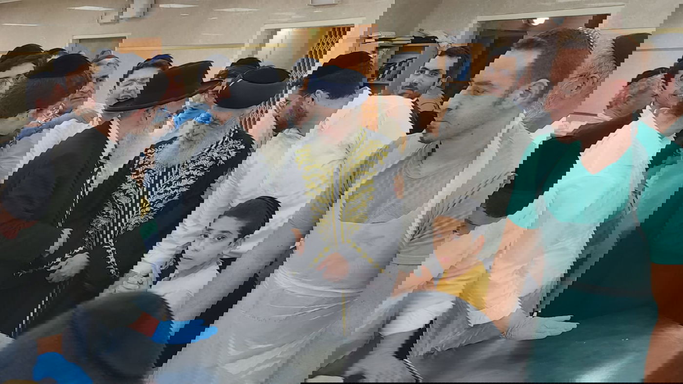 הראשון לציון באפיית מצות אצל חבר בית הדין הגדול | תיעוד