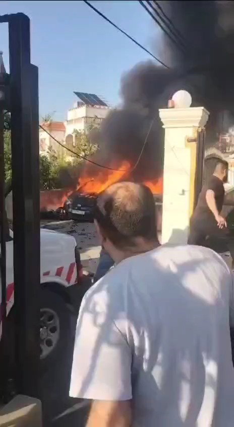 הזירה בה הותקפו שני הרכבים בלבנון