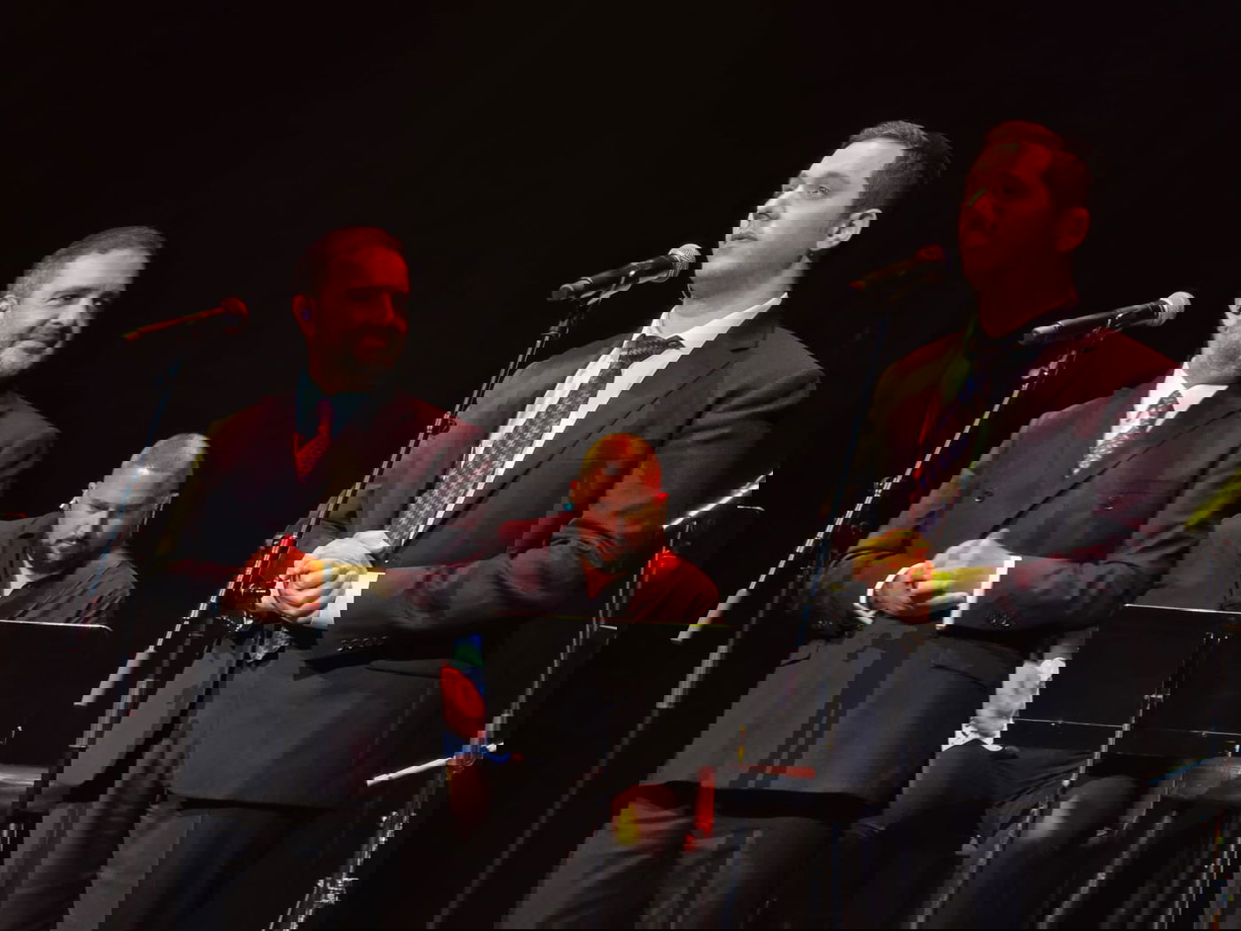 מניסים סאאל ועד משה לוק - כרחוק מזרח ממערב? // ביקורת מופע