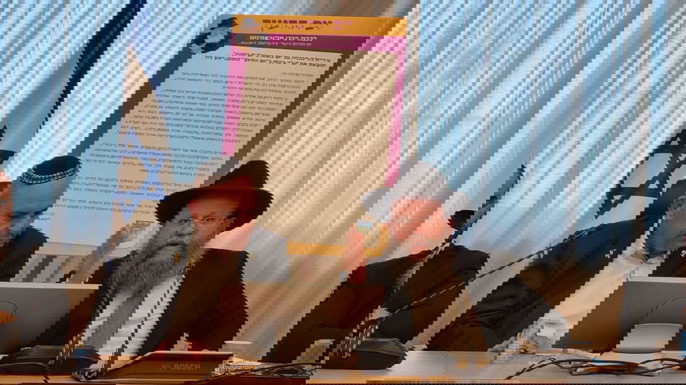 לקראת יום הולדת הרבי: המחווה של ראש העיר לחסידים