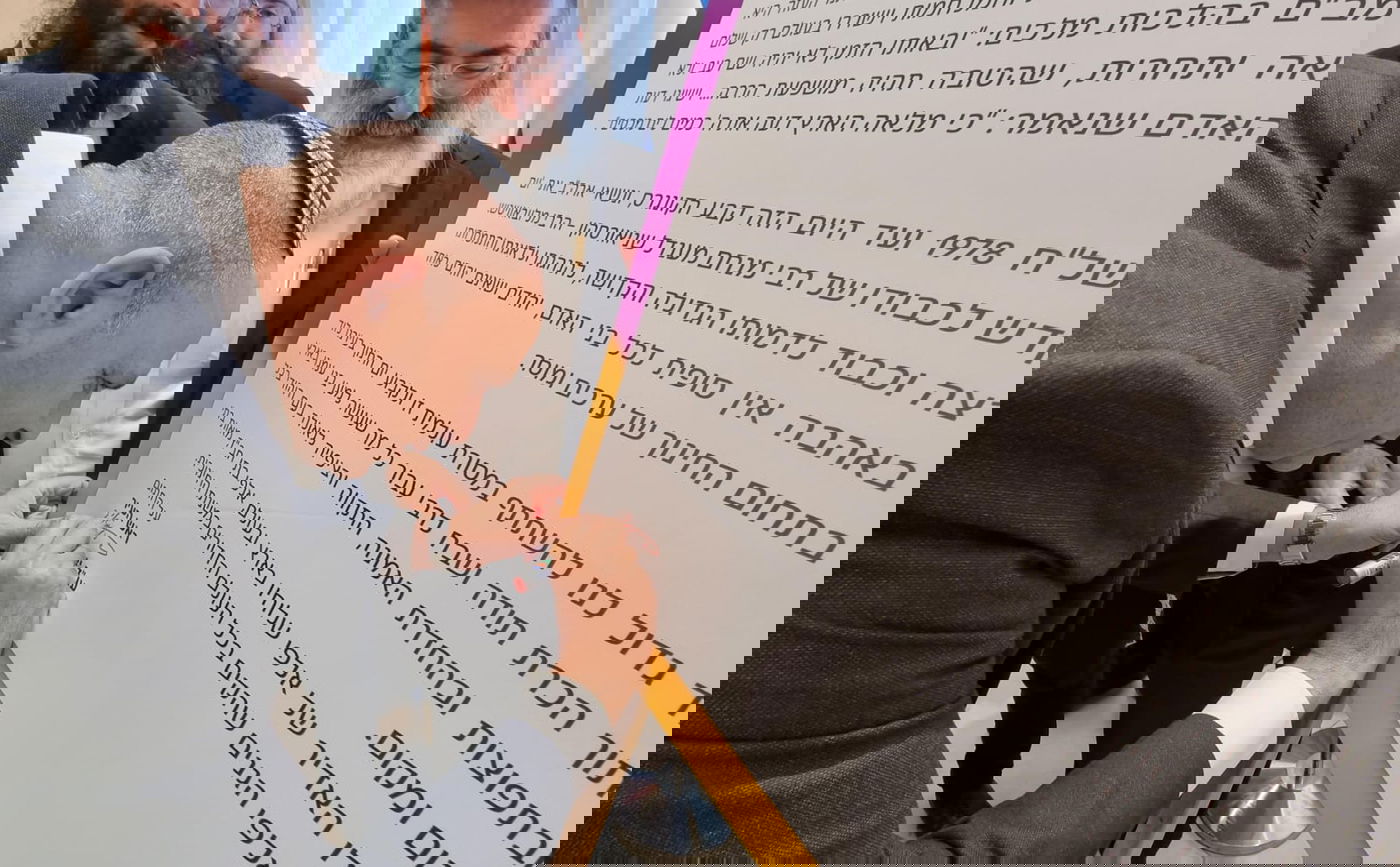 לקראת יום הולדת הרבי: המחווה של ראש העיר לחסידים