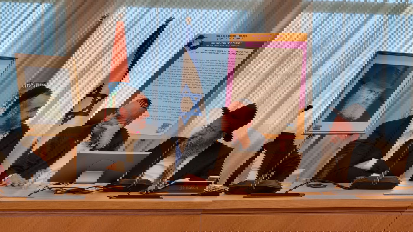 לקראת יום הולדת הרבי: המחווה של ראש העיר לחסידים