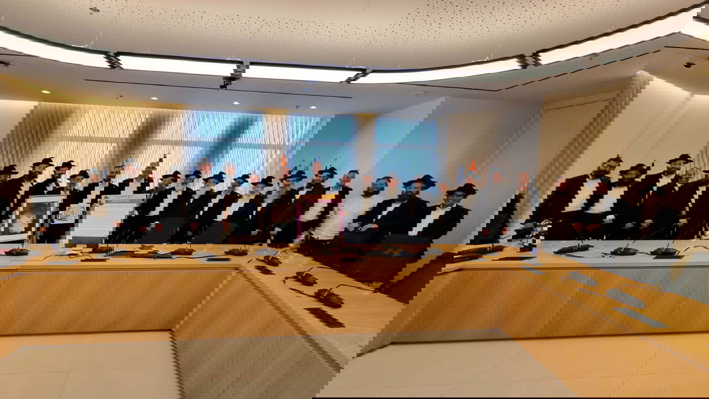 לקראת יום הולדת הרבי: המחווה של ראש העיר לחסידים