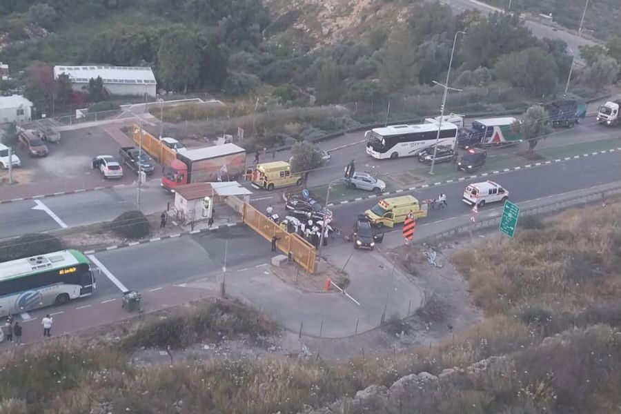 זירת התאונה בכניסה לעיר