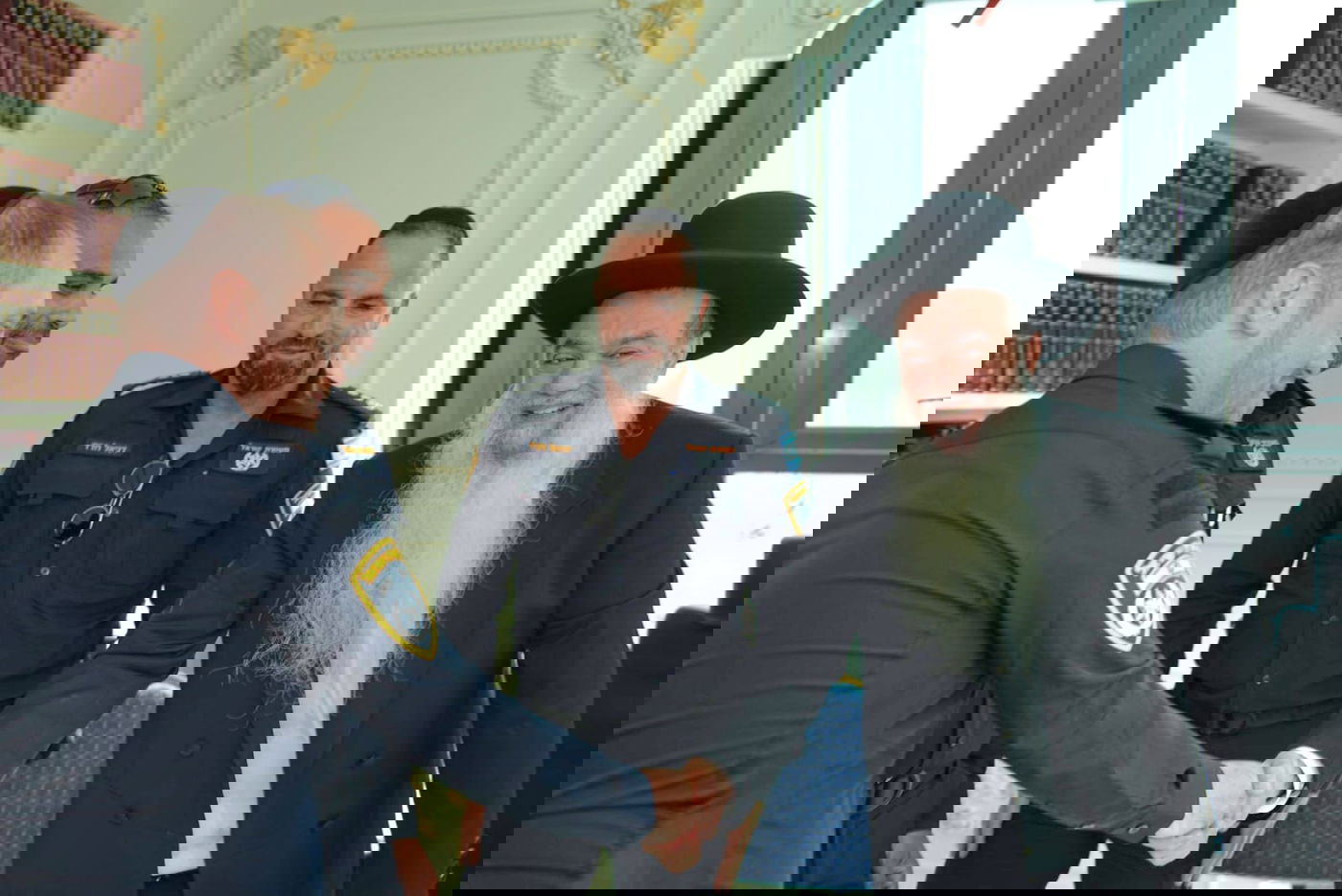 מפקדי מחוז ב"ב, ר"ג, במעונו של הרב יגאל כהן