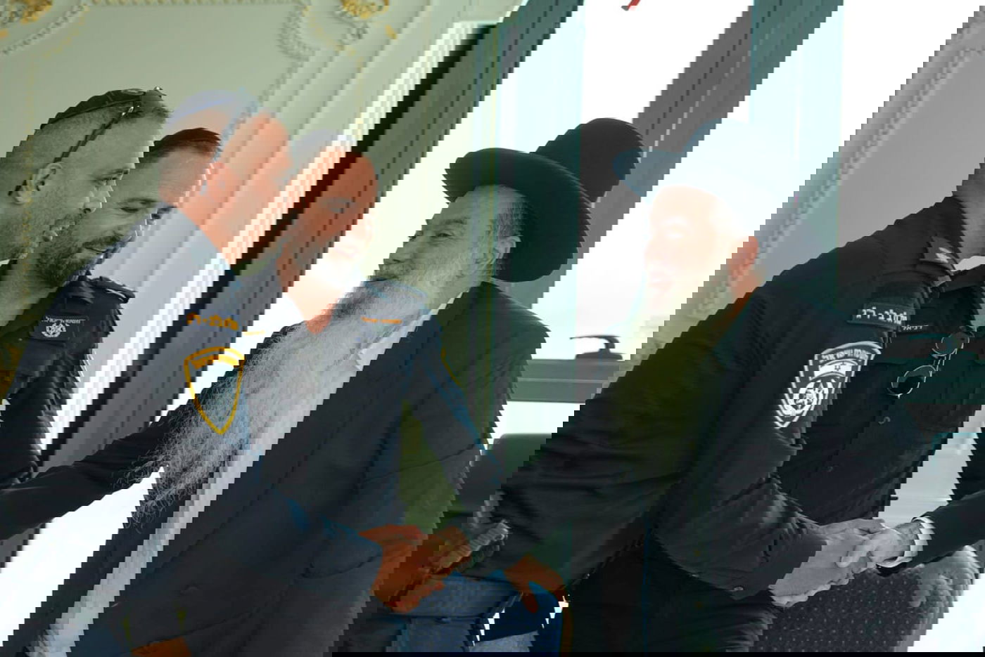 מפקדי מחוז ב"ב, ר"ג, במעונו של הרב יגאל כהן