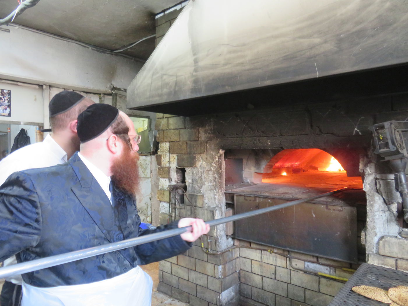 האדמו"ר ממיאלען באפיית מצות