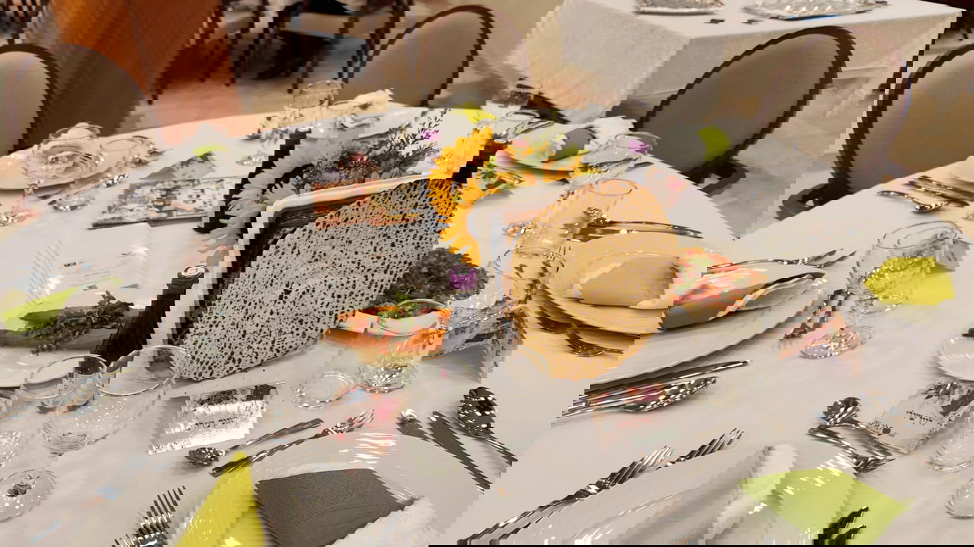 בחגים גוברת תחושת הבדידות ונוצר צורך עז באווירה מאוחדת וחגיגית כדי לחוש את השמחה במועדי השנה