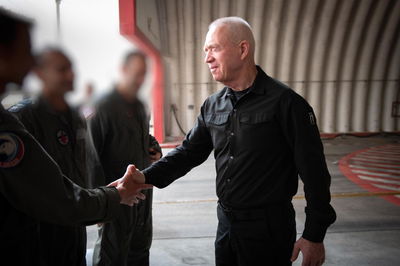 שר הביטחון גלנט 