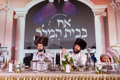 מחרוזת ליל הסדר עם מקהלת מלכות, מוטי ויזל ור’ אהרלה וינטרוב 