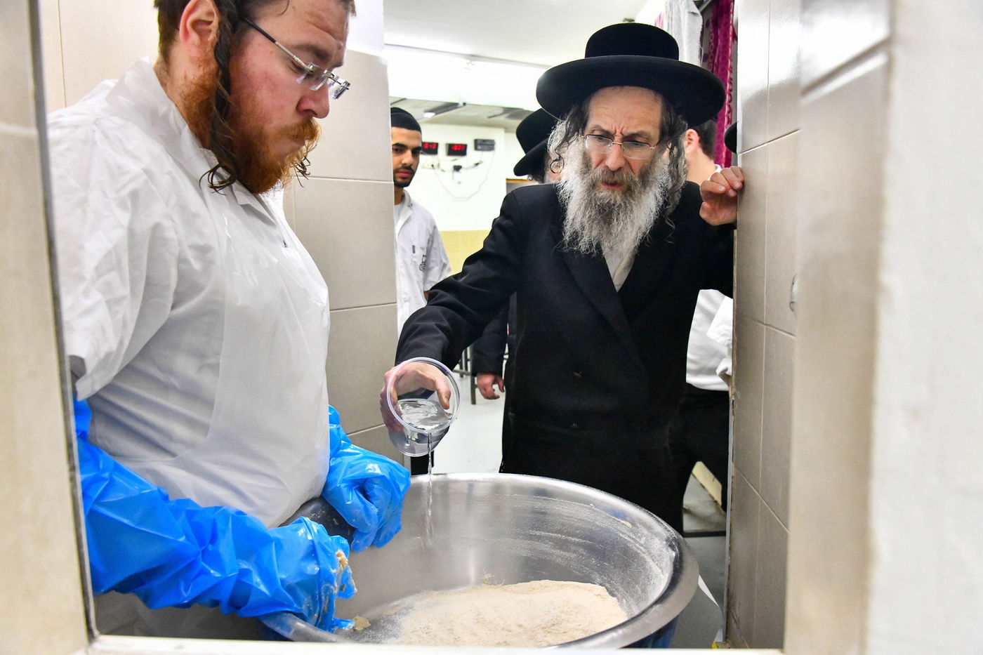 רבי אלימלך באפיית המצות