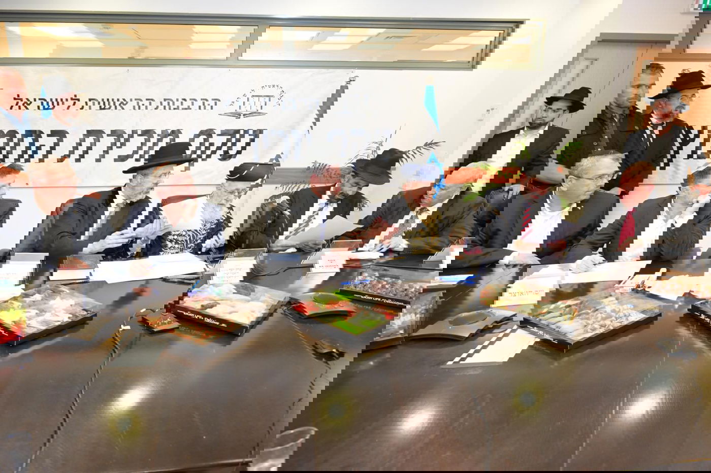 אחרי ששילם מקדמה: זה האיש שקנה את החמץ של המדינה