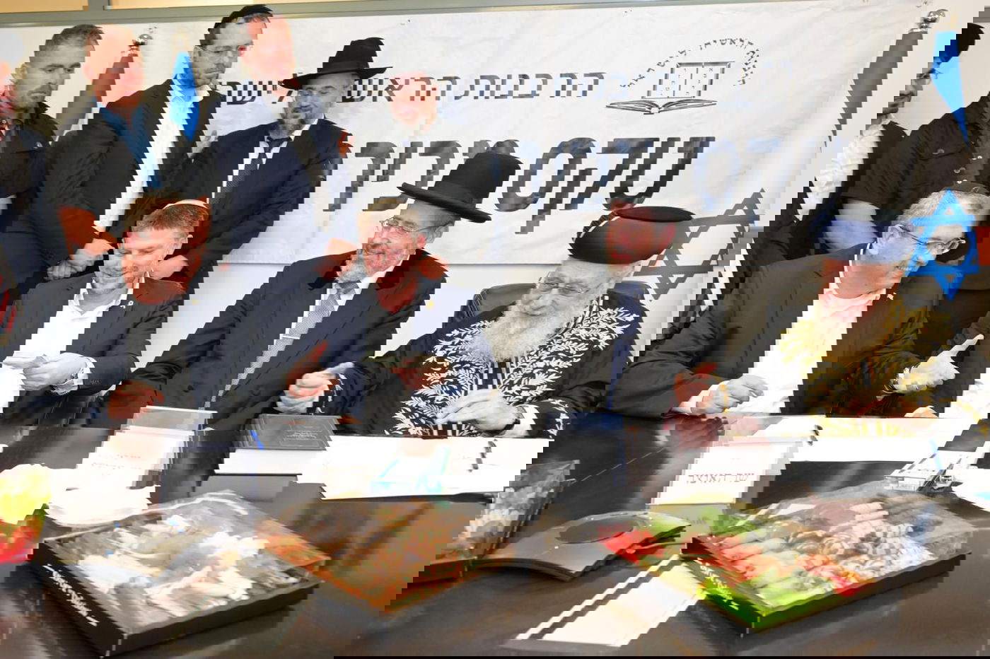 אחרי ששילם מקדמה: זה האיש שקנה את החמץ של המדינה