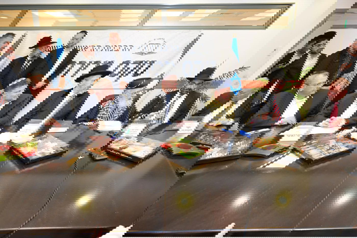 אחרי ששילם מקדמה: זה האיש שקנה את החמץ של המדינה