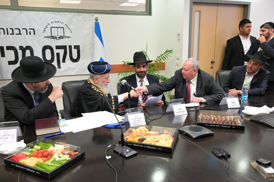 החמץ של המדינה נמכר על ידי הרבנים הראשיים, מי הקונה?