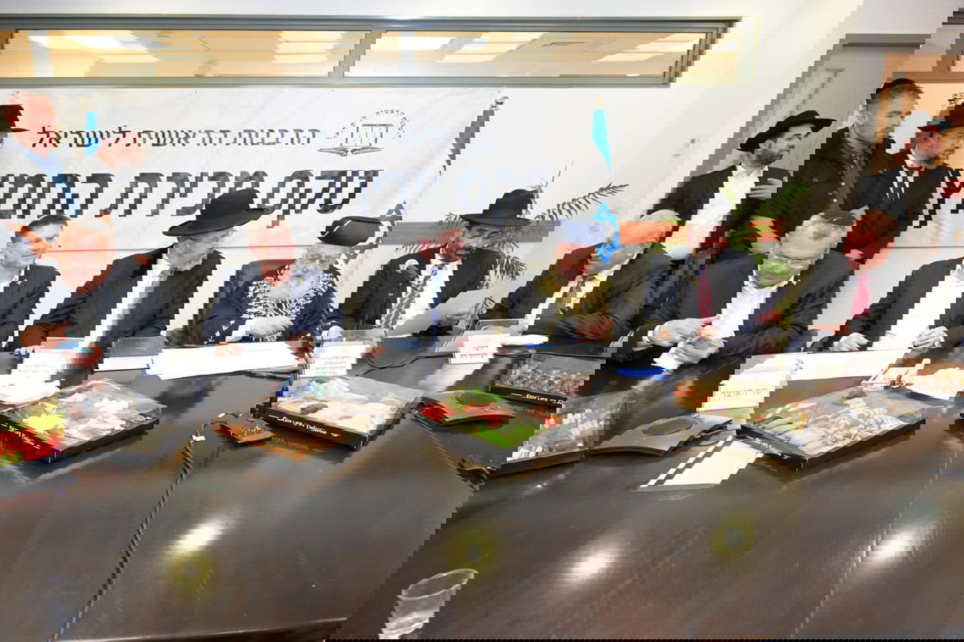 אחרי ששילם מקדמה: זה האיש שקנה את החמץ של המדינה