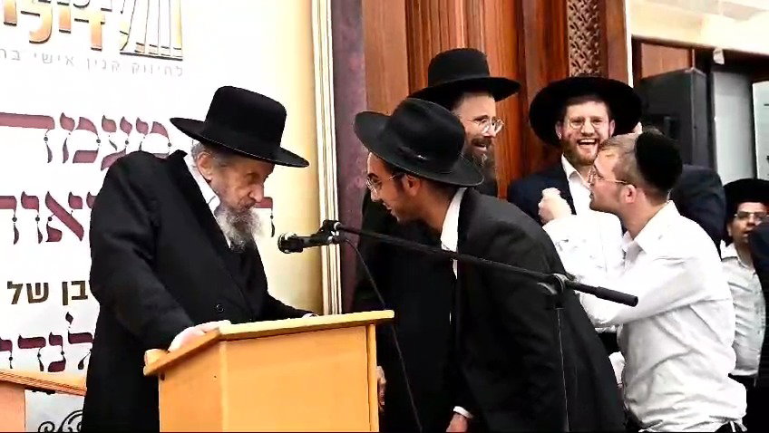 הגר"ד מתפלפל עם הבחורים והאברכים