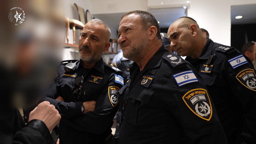 השיחה בין המפכ"ל וממ"ז ירושלים לאזרח העירני שדיווח על שני המחבלים