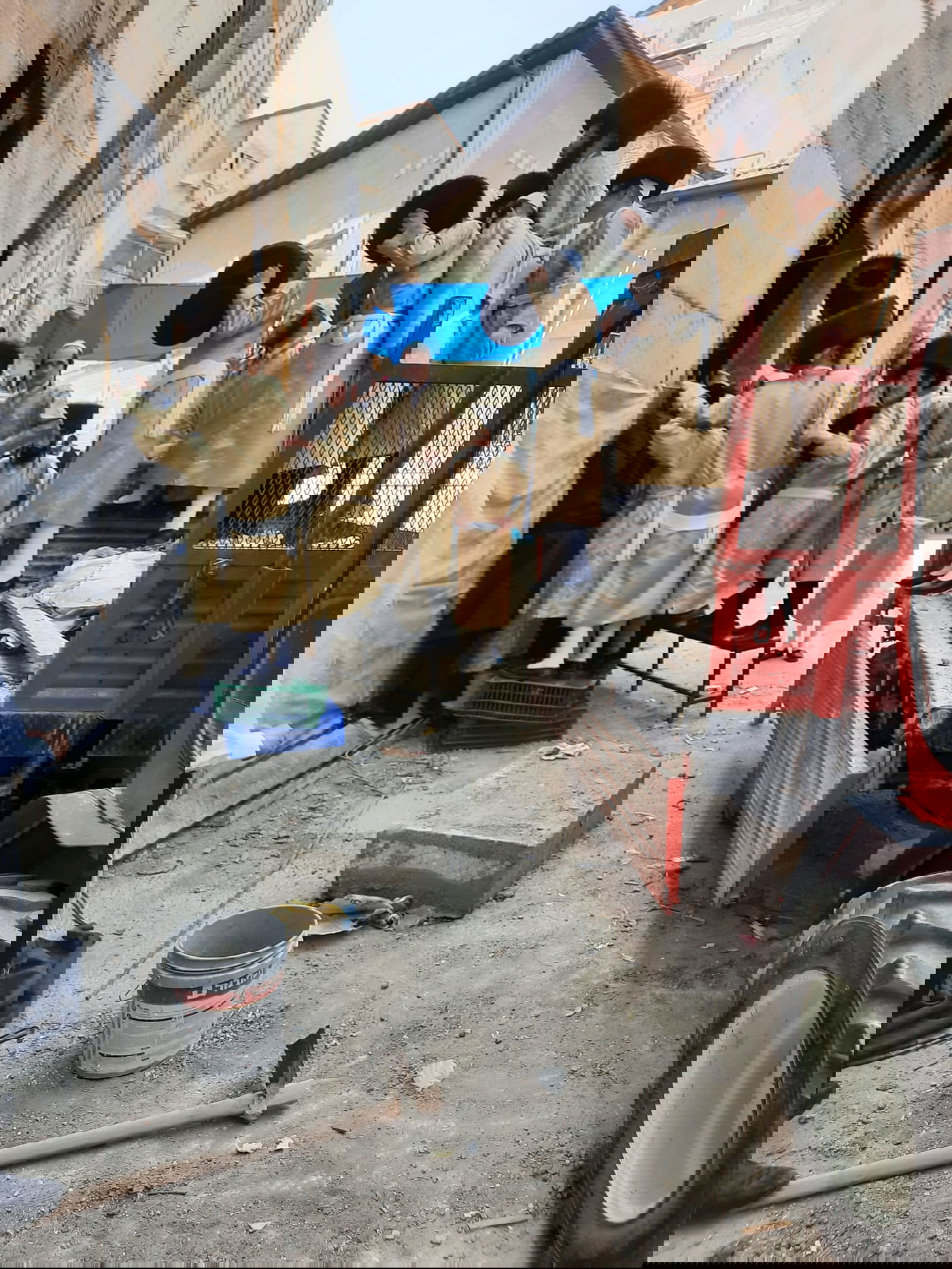 המאפיה כוסתה בנייר כסף, והחסידים הציצו ממשאית | צפו