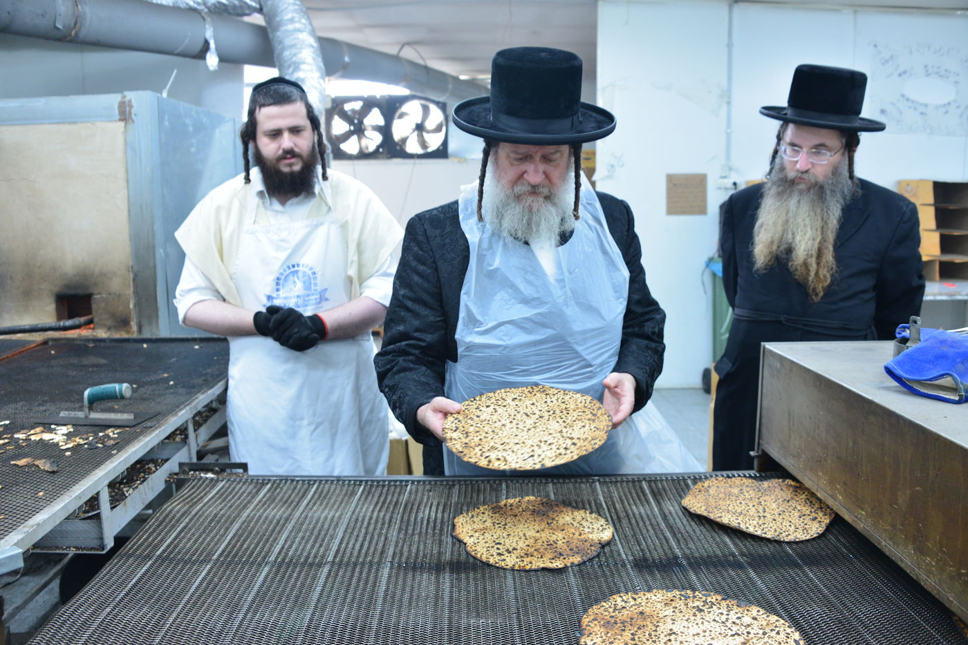 האדמו"ר משאץ אשדוד באפיית מצות