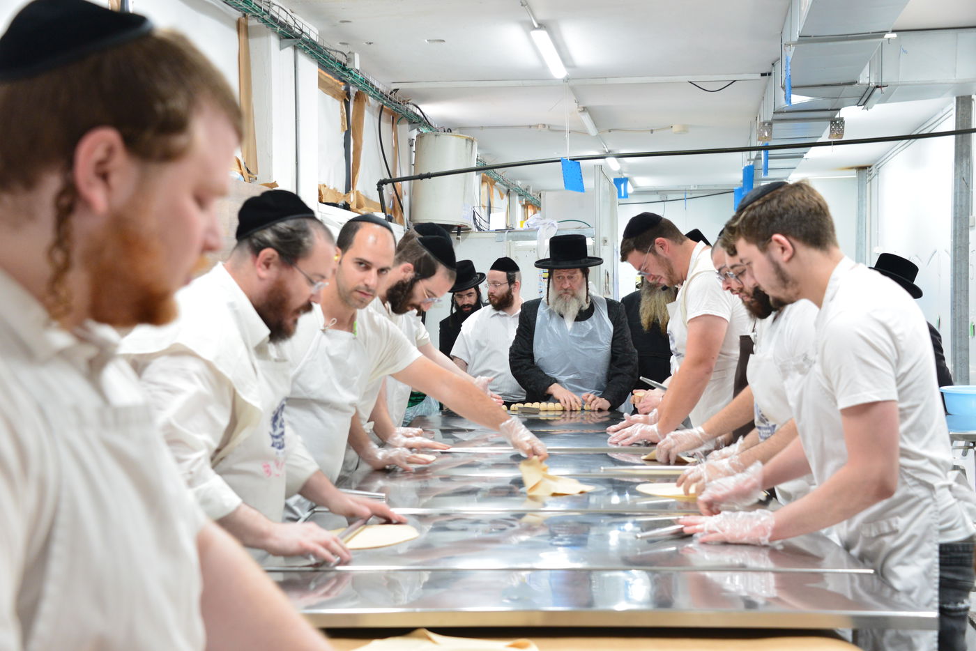 האדמו"ר משאץ אשדוד באפיית מצות