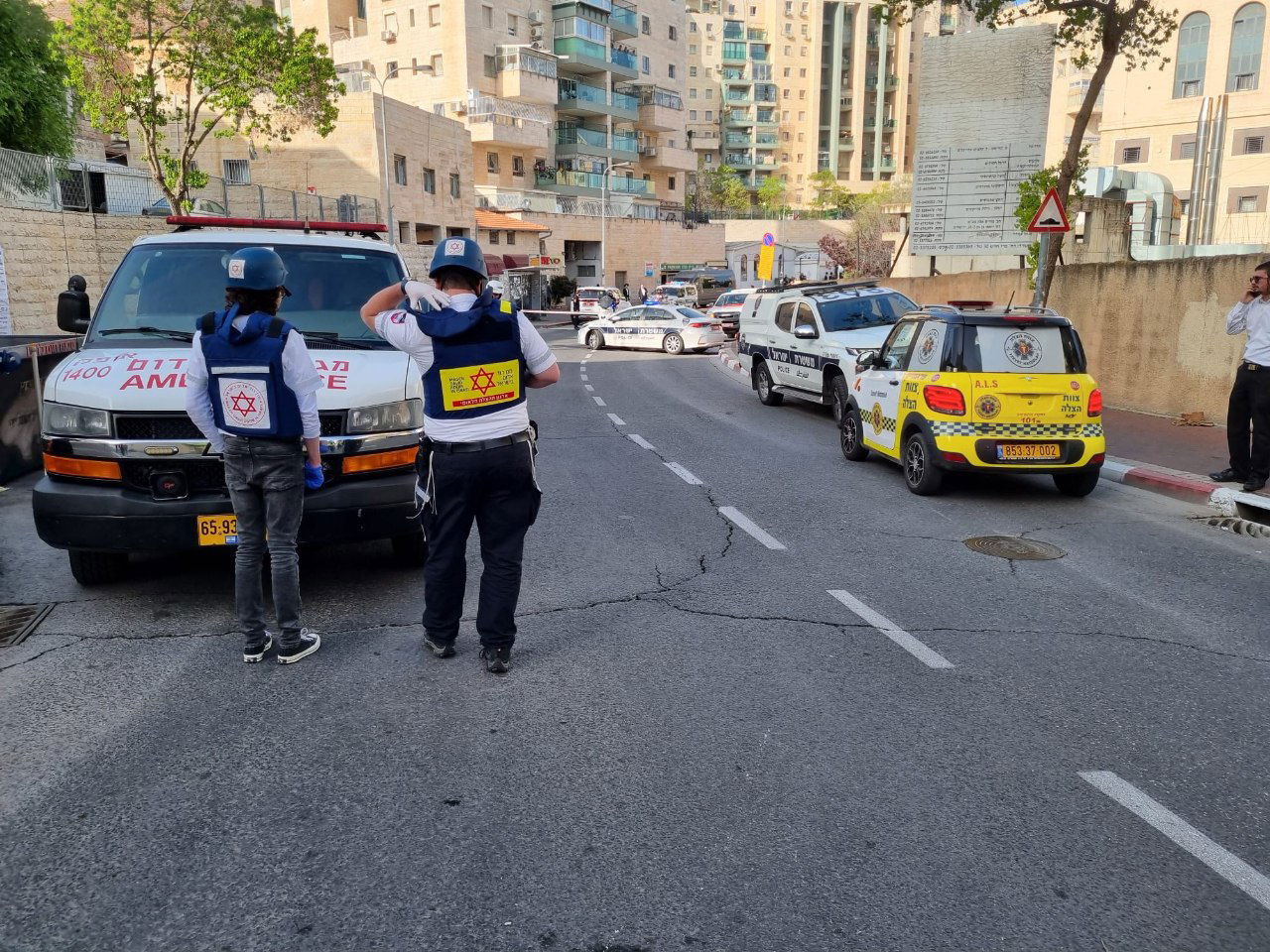 פיגוע ערב החג בשכונה החרדית בירושלים: המחבלים דרסו; מעצור בנשק מנע טבח