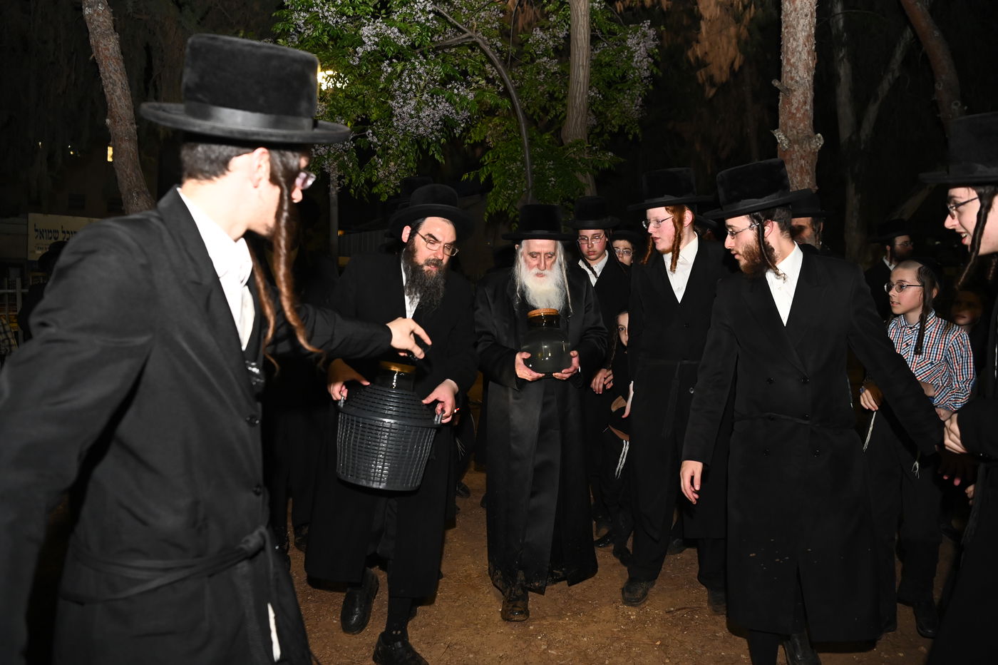 אדמור"י ב"ב בשאיבת מים שלנו