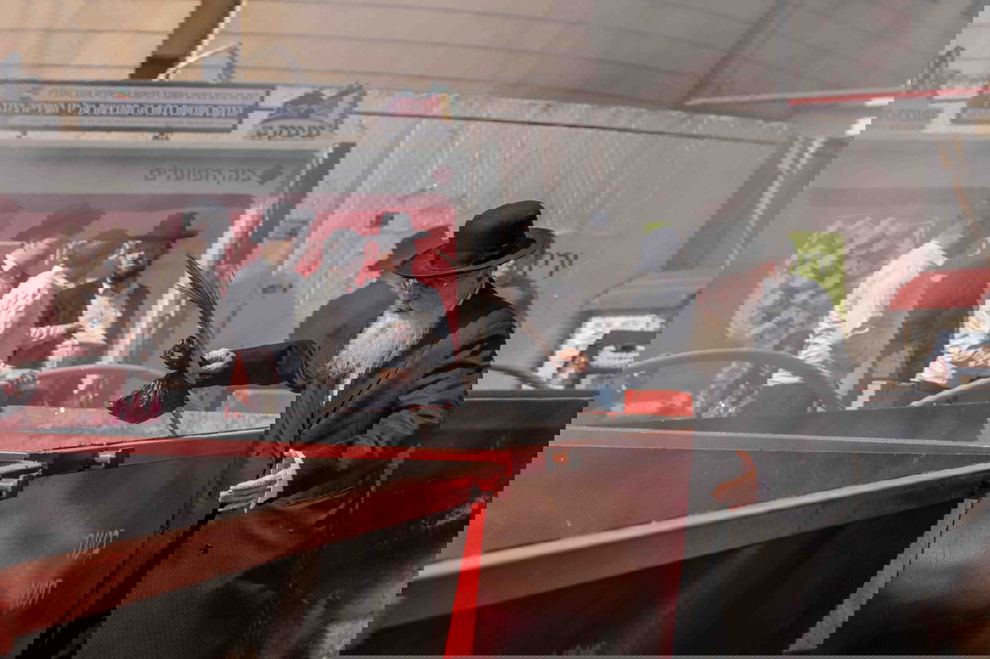 כך שרפו את שאריות החמץ ברחובות עיר התורה והחסידות