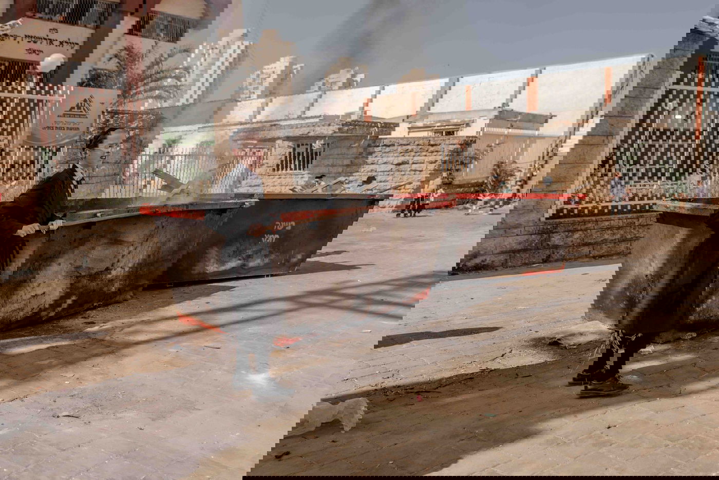 כך שרפו את שאריות החמץ ברחובות עיר התורה והחסידות