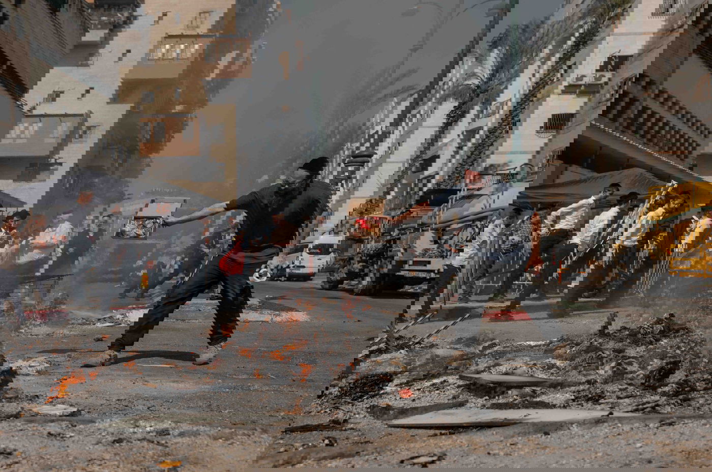 כך שרפו את שאריות החמץ ברחובות עיר התורה והחסידות